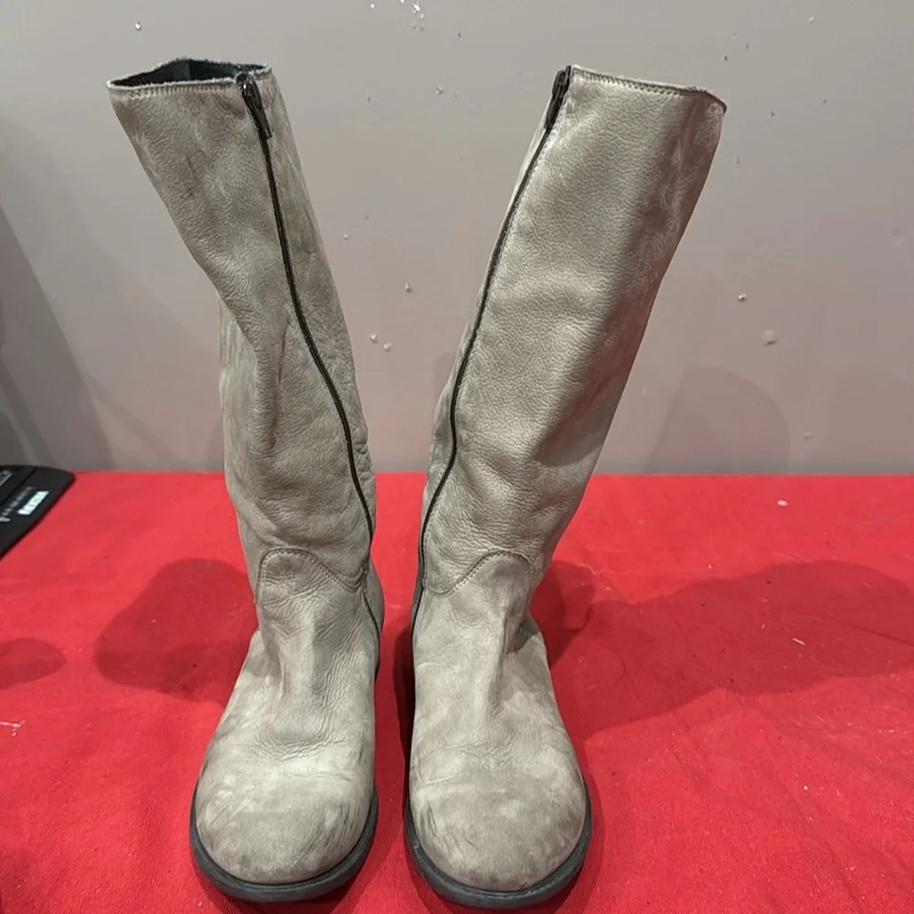Elegant Gray leather Women's Boots - Picture 2 of 6